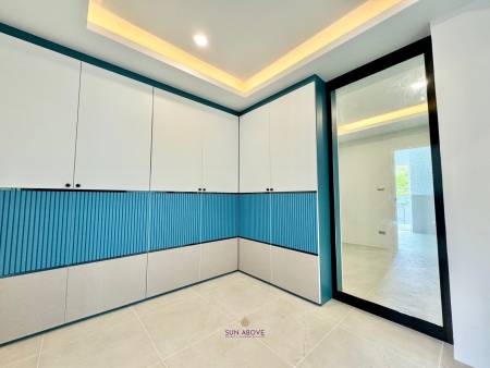 Modern  5-Bedroom Villa Near BISP In Koh Kaew, Phuket