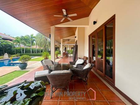 White Lotus 2: 5 Bedroom, Balinese Style, Luxury Pool Villa close to Hua Hin Town
