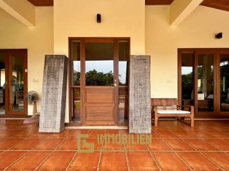 White Lotus 2: 5 Bedroom, Balinese Style, Luxury Pool Villa close to Hua Hin Town