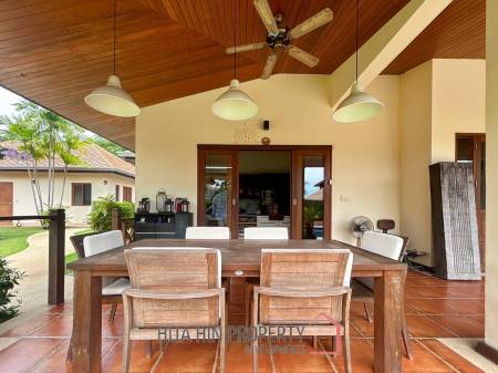 White Lotus 2: 5 Bedroom, Balinese Style, Luxury Pool Villa close to Hua Hin Town