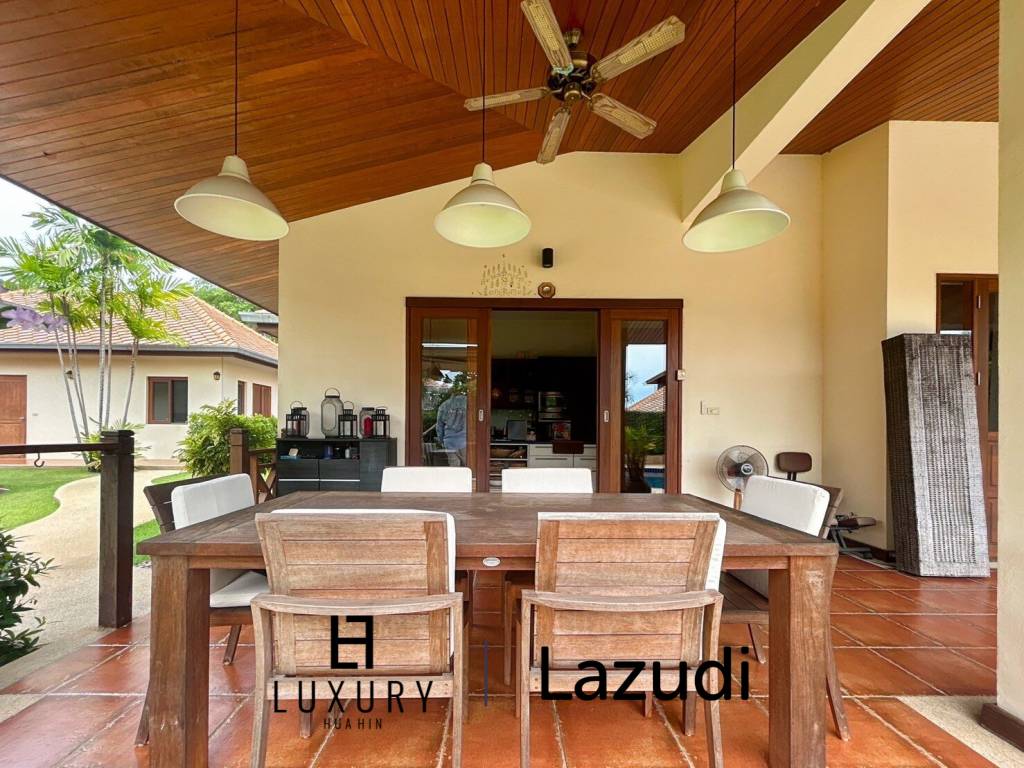 White Lotus 2: 5 Bedroom, Balinese Style, Luxury Pool Villa close to Hua Hin Town