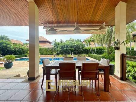 White Lotus 2: Luxuriöse Pool Villa im balinesischen Stil mit 5 Schlafzimmern in der Nähe der Stadt