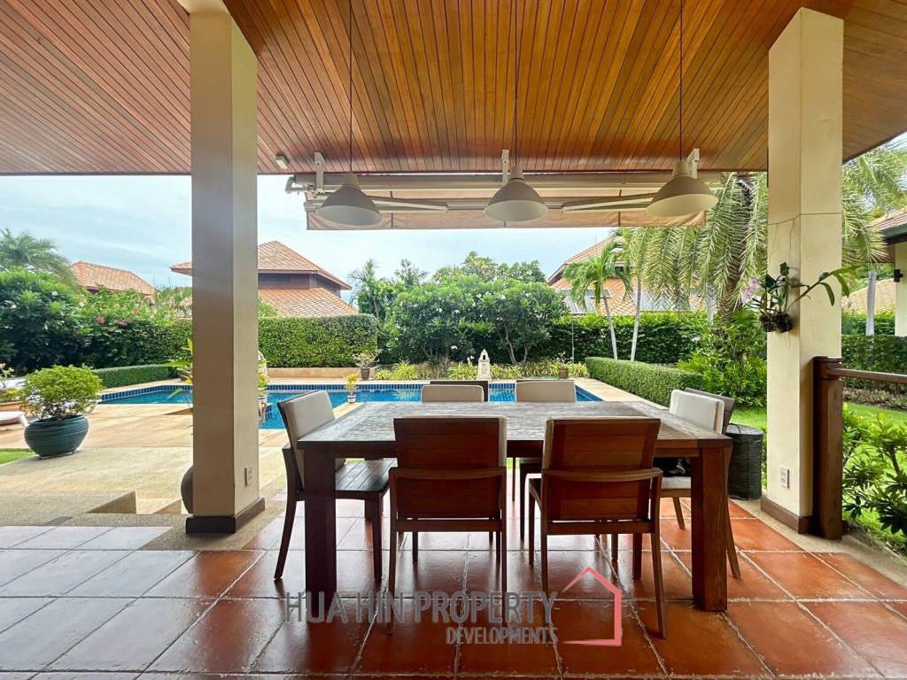 White Lotus 2: 5 Bedroom, Balinese Style, Luxury Pool Villa close to Hua Hin Town