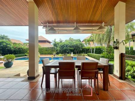 White Lotus 2: 5 Bedroom, Balinese Style, Luxury Pool Villa close to Hua Hin Town