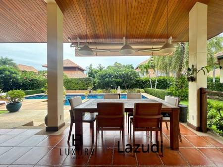 White Lotus 2: Luxuriöse Pool Villa im balinesischen Stil mit 5 Schlafzimmern in der Nähe der Stadt