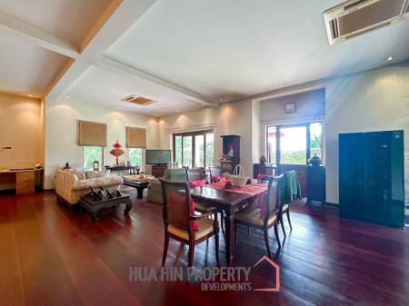 White Lotus 2: 5 Bedroom, Balinese Style, Luxury Pool Villa close to Hua Hin Town