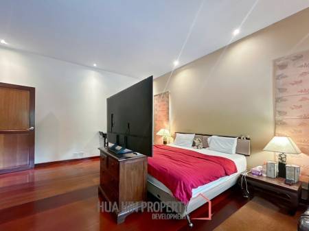 White Lotus 2: 5 Bedroom, Balinese Style, Luxury Pool Villa close to Hua Hin Town