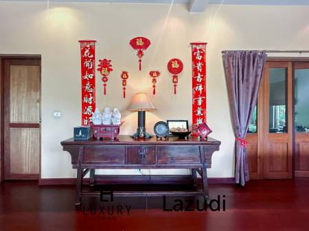 White Lotus 2: 5 Bedroom, Balinese Style, Luxury Pool Villa close to Hua Hin Town