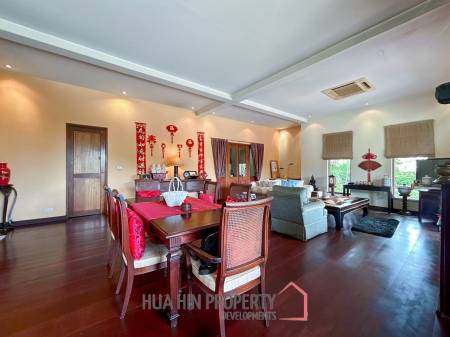 White Lotus 2: 5 Bedroom, Balinese Style, Luxury Pool Villa close to Hua Hin Town