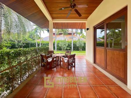 White Lotus 2: 5 Bedroom, Balinese Style, Luxury Pool Villa close to Hua Hin Town