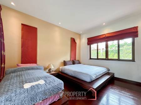 White Lotus 2: 5 Bedroom, Balinese Style, Luxury Pool Villa close to Hua Hin Town