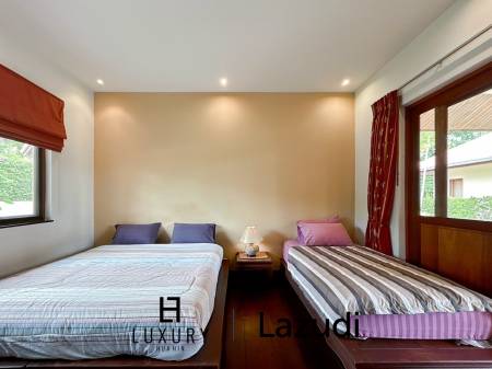 White Lotus 2: 5 Bedroom, Balinese Style, Luxury Pool Villa close to Hua Hin Town