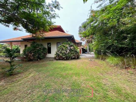 White Lotus 2: 5 Bedroom, Balinese Style, Luxury Pool Villa close to Hua Hin Town