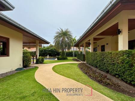White Lotus 2: 5 Bedroom, Balinese Style, Luxury Pool Villa close to Hua Hin Town