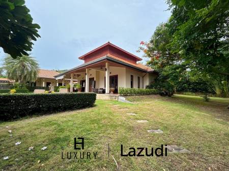 White Lotus 2: Luxuriöse Pool Villa im balinesischen Stil mit 5 Schlafzimmern in der Nähe der Stadt