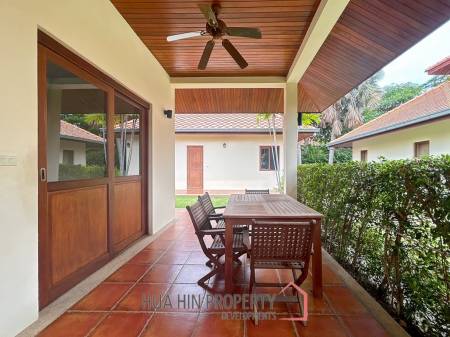 White Lotus 2: 5 Bedroom, Balinese Style, Luxury Pool Villa close to Hua Hin Town