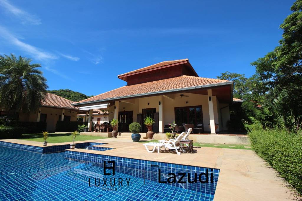 White Lotus 2: Luxuriöse Pool Villa im balinesischen Stil mit 5 Schlafzimmern in der Nähe der Stadt