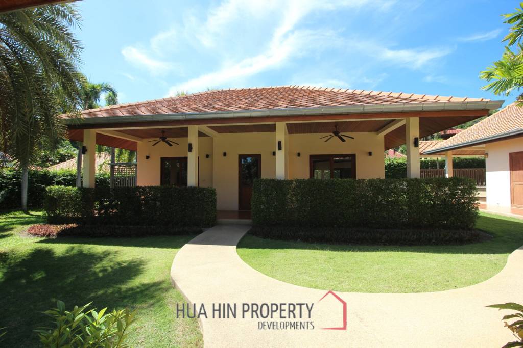White Lotus 2: 5 Bedroom, Balinese Style, Luxury Pool Villa close to Hua Hin Town