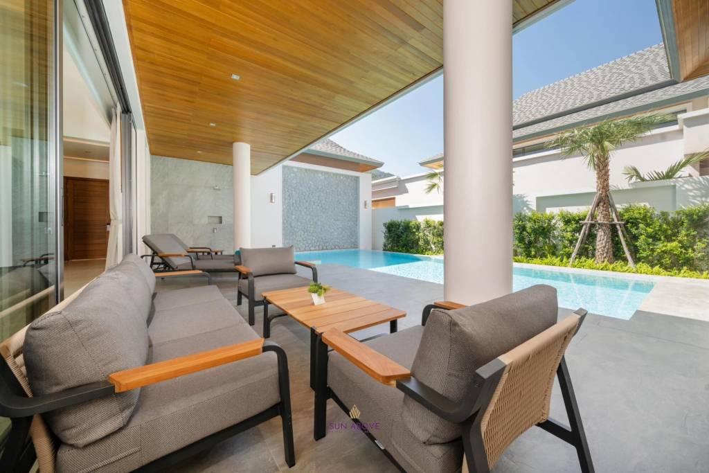 4-Bedrooms Modern Luxury Pool Villa in Bangtao For Rent