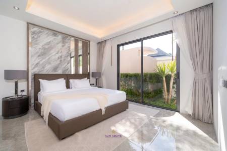 4-Bedrooms Modern Luxury Pool Villa in Bangtao For Rent