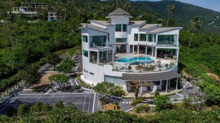 Incredible 7-Bedroom Mansion with Sea and Sunset View