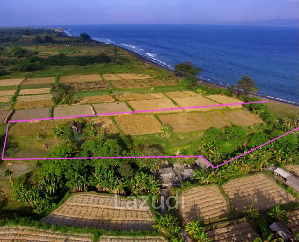 SPECTACULAR BEACHFRONT LAND FOR ADVENTURE ENTHUSIASTS IN KLUNGKUNG