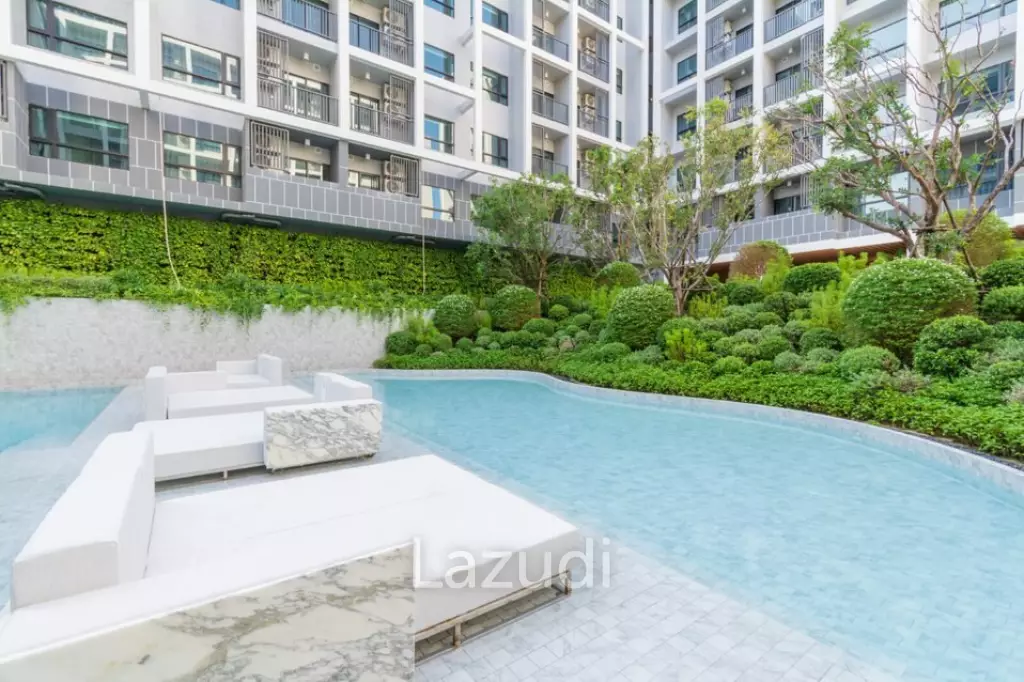 Cozy condo in town and beach