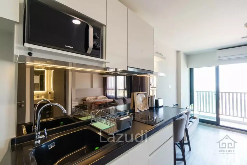 Cozy condo in town and beach