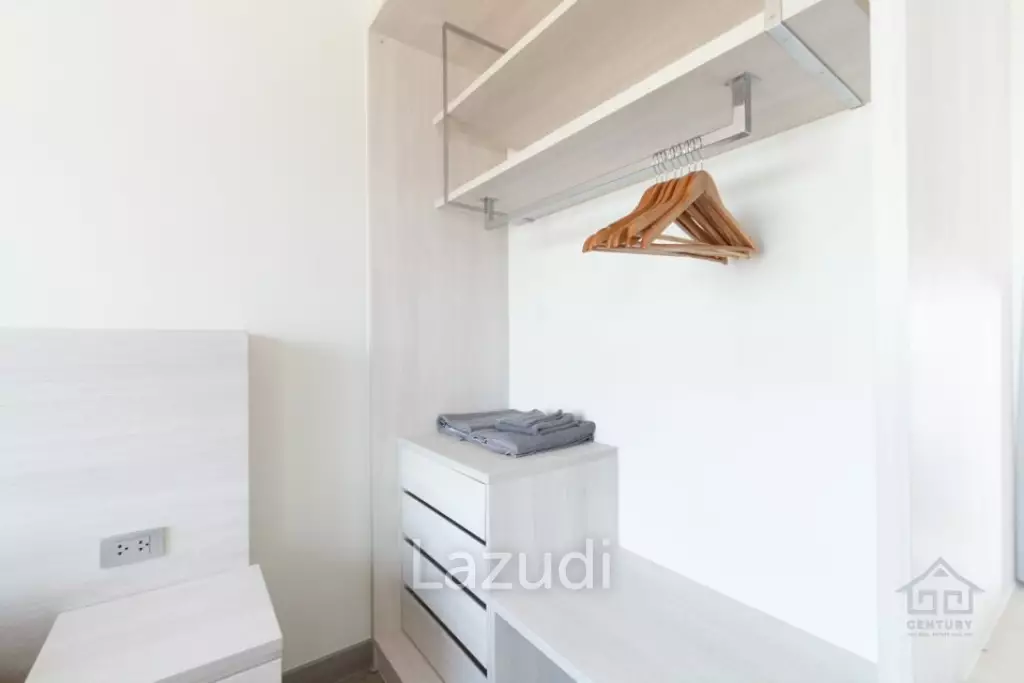 Cozy condo in town and beach