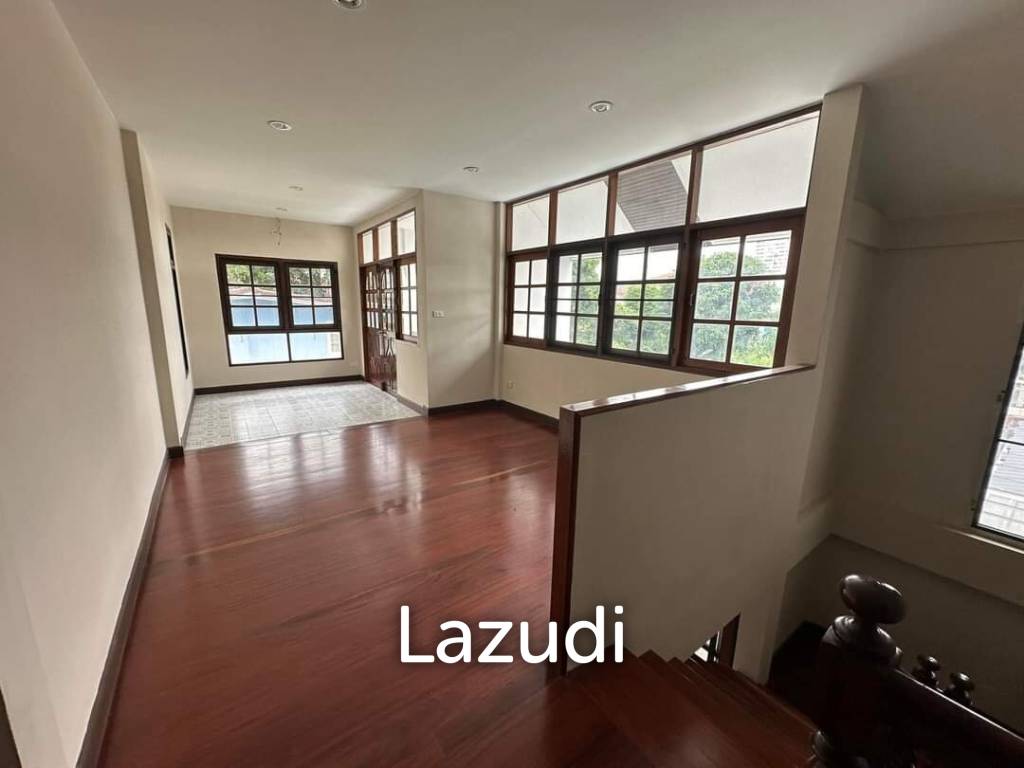 Newly Renovated Modern Home Office for rent in Srinakarin 38