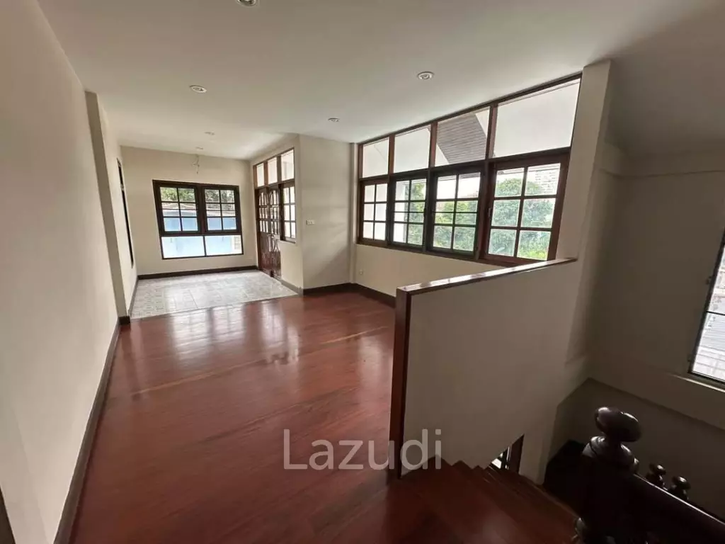 Newly Renovated Modern Home Office for rent in Srinakarin 38