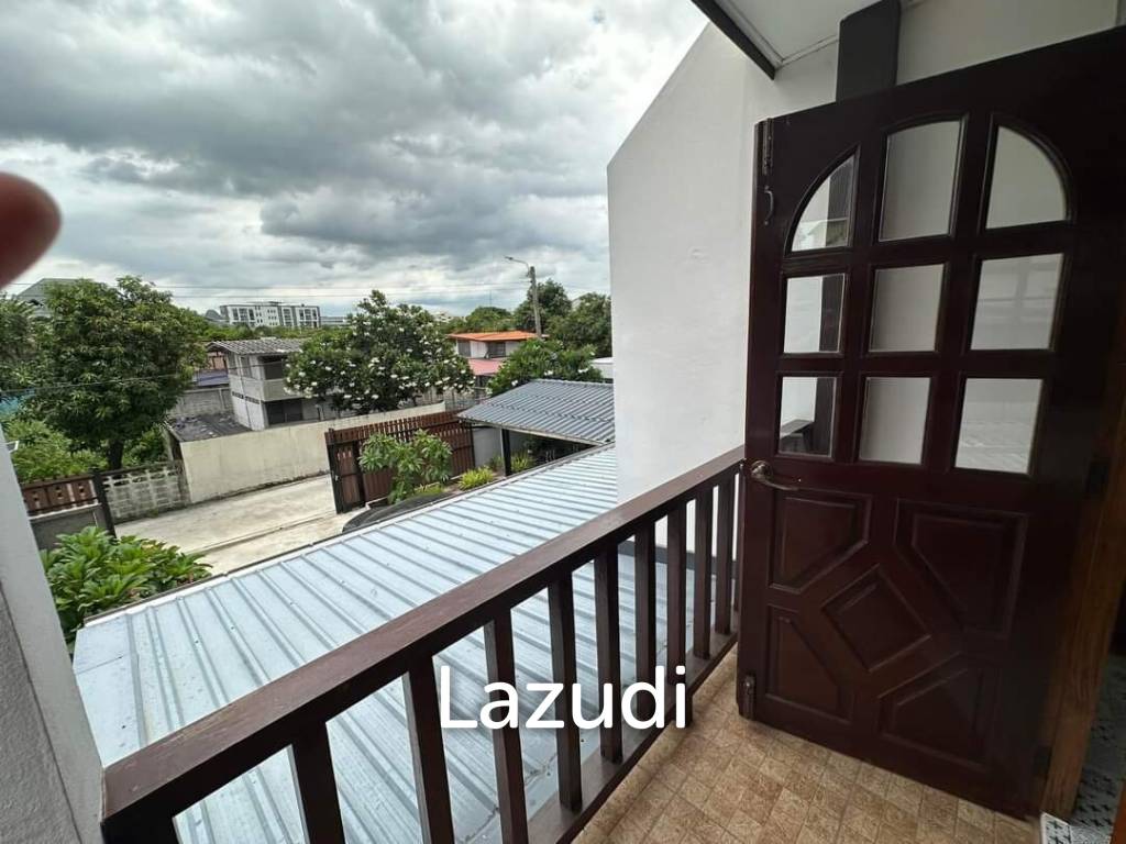 Newly Renovated Modern Home Office for rent in Srinakarin 38