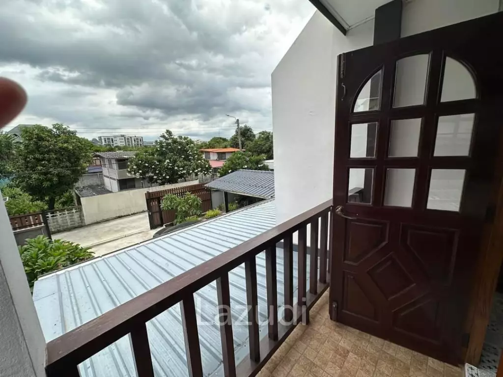 Newly Renovated Modern Home Office for rent in Srinakarin 38