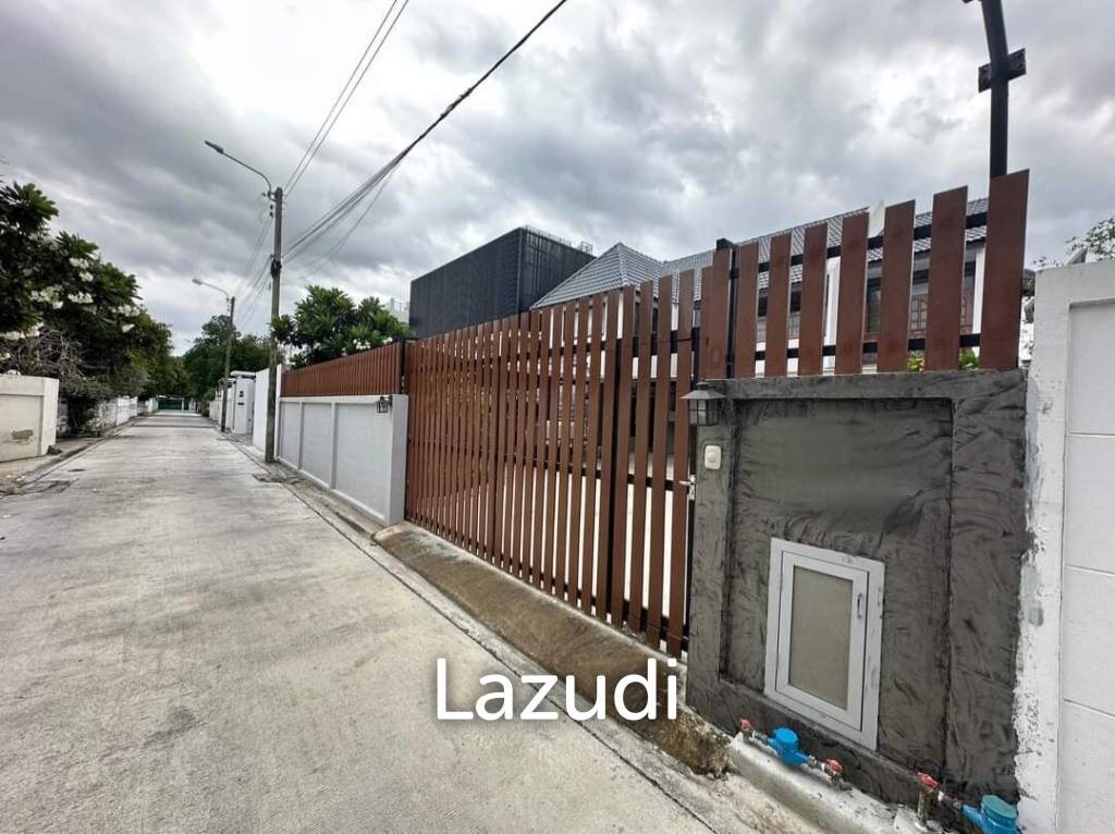 Newly Renovated Modern Home Office for rent in Srinakarin 38