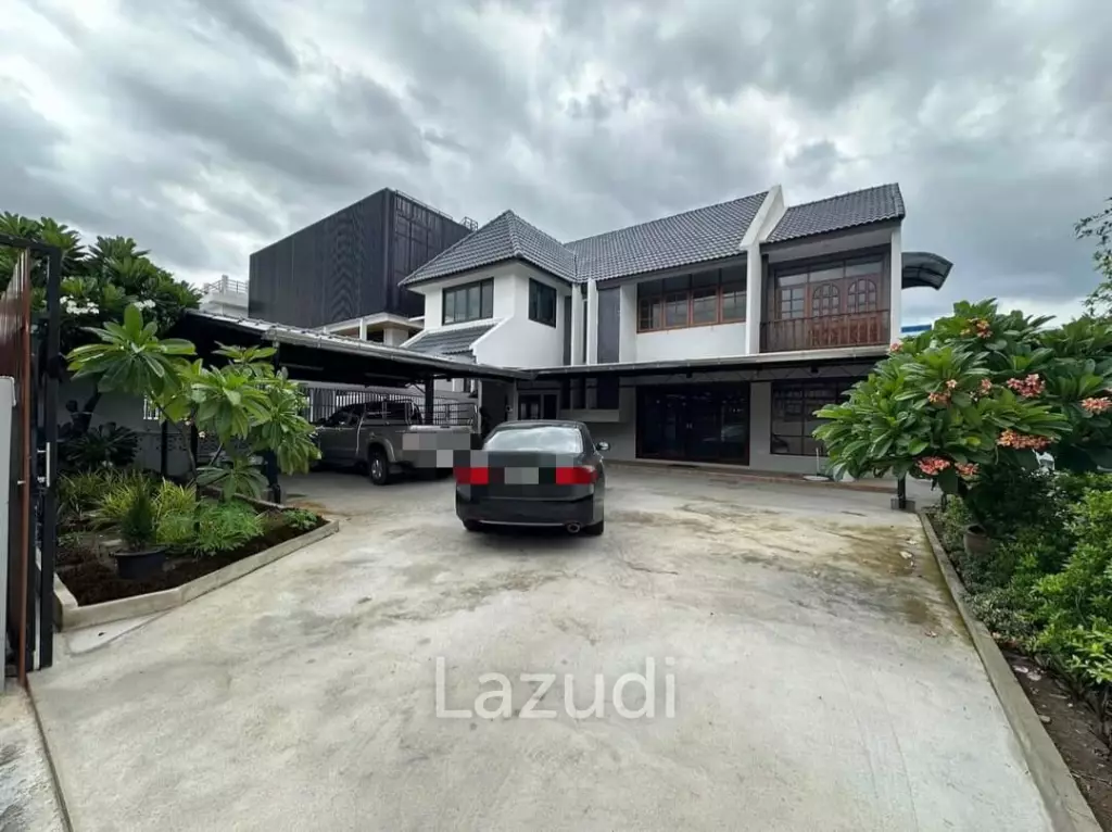 Newly Renovated Modern Home Office for rent in Srinakarin 38