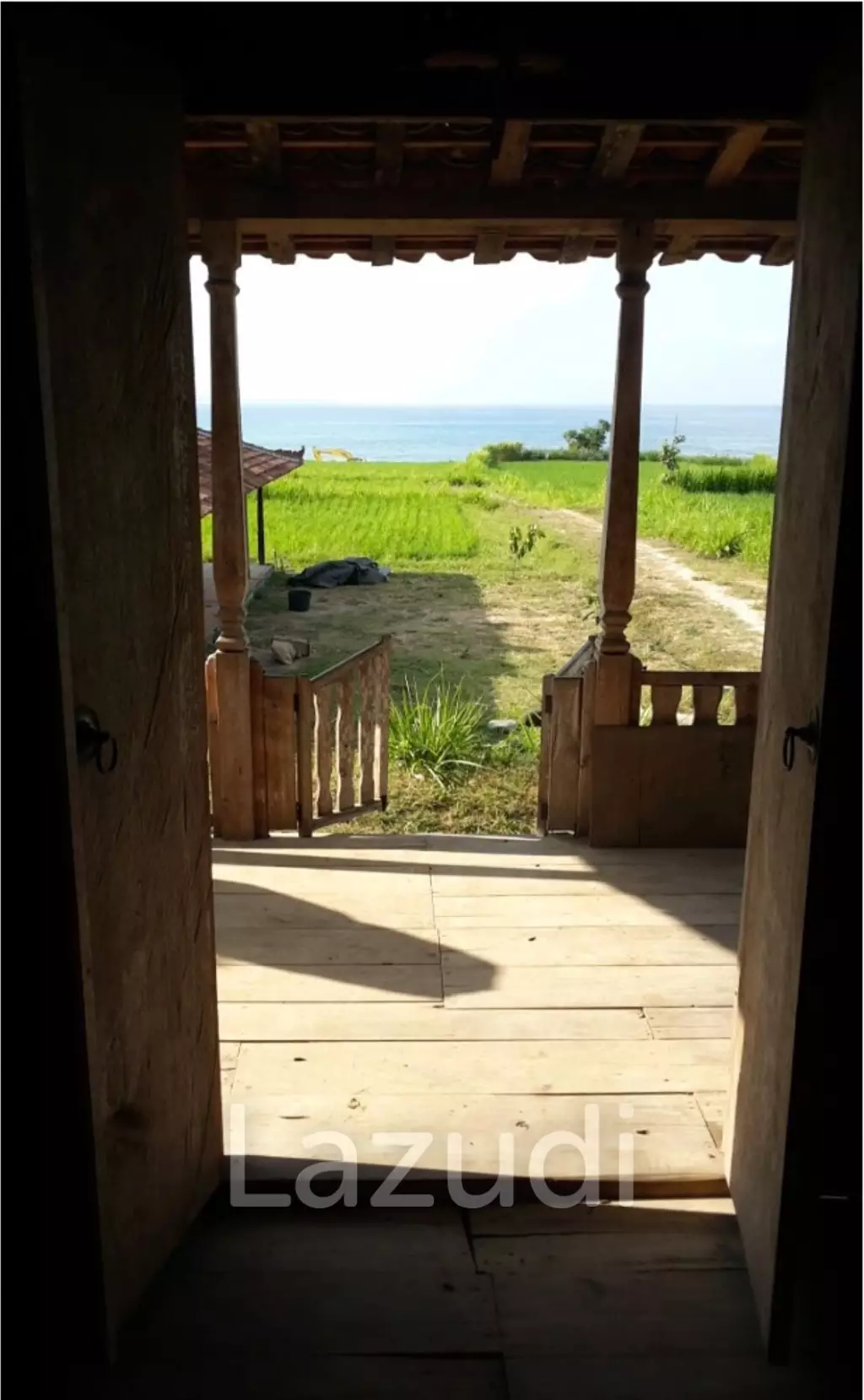 BEACHFRONT LAND IN KLUNGKUNG: A SURFER'S PARADISE