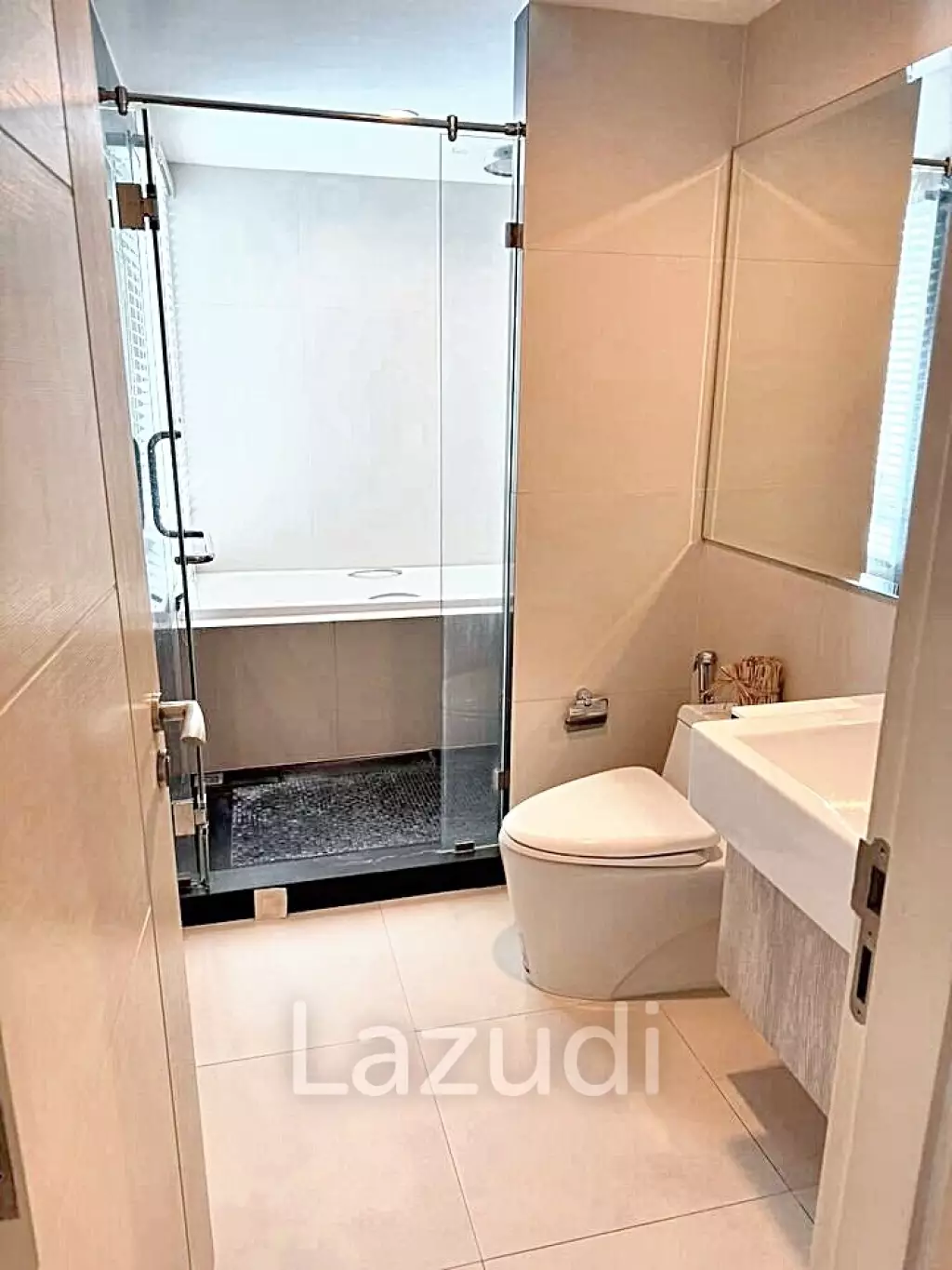 2 Bed 2 Bath 67 SQ.M The Crest Sukhumvit 24