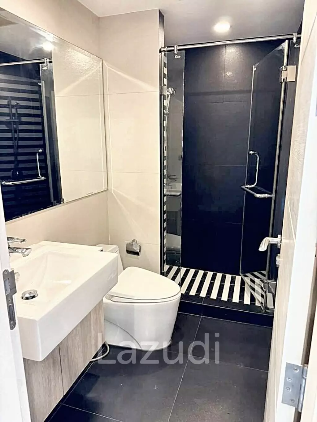 2 Bed 2 Bath 67 SQ.M The Crest Sukhumvit 24