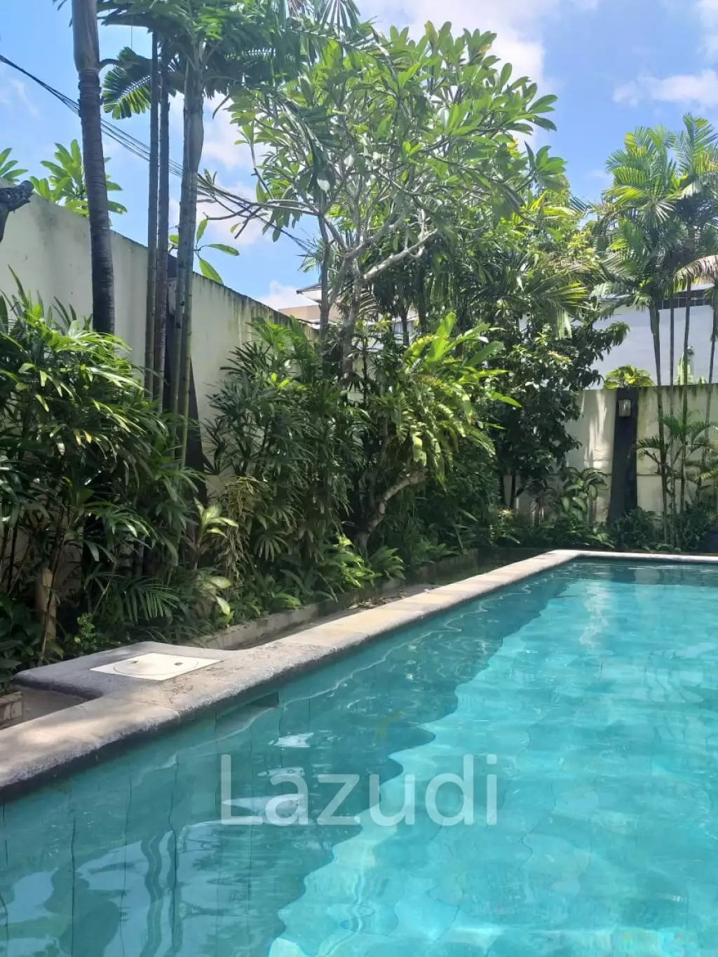 STRATEGIC CORNER VILLA WITH SPACIOUS GARDEN IN JIMBARAN