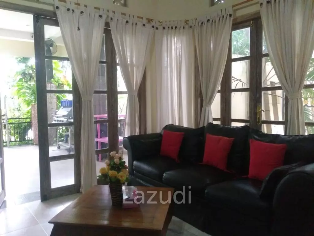 STRATEGIC CORNER VILLA WITH SPACIOUS GARDEN IN JIMBARAN