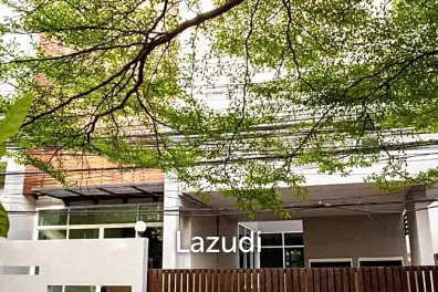 3 Bed 3 Bath 300 SQ.M House in sukhumvit 49
