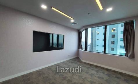 Premium Office Space for Sale in Huaykwang