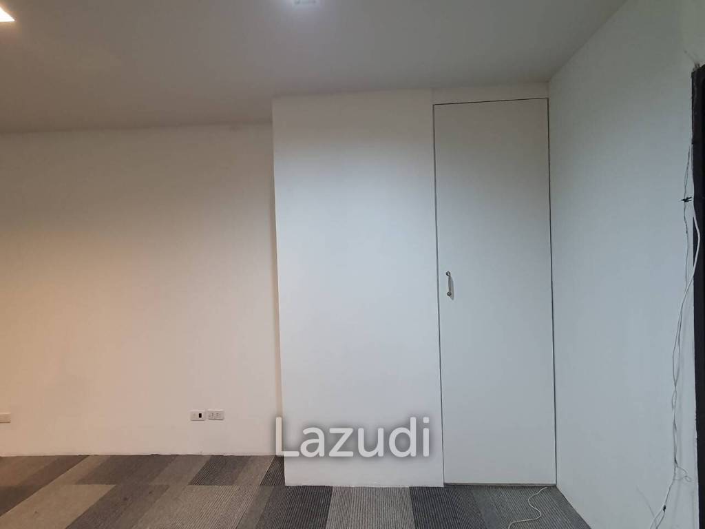 Premium Office Space for Sale in Huaykwang