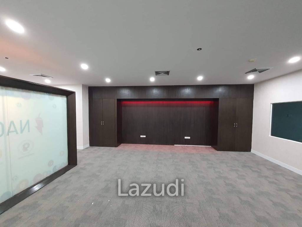 Premium Office Space for Sale in Huaykwang