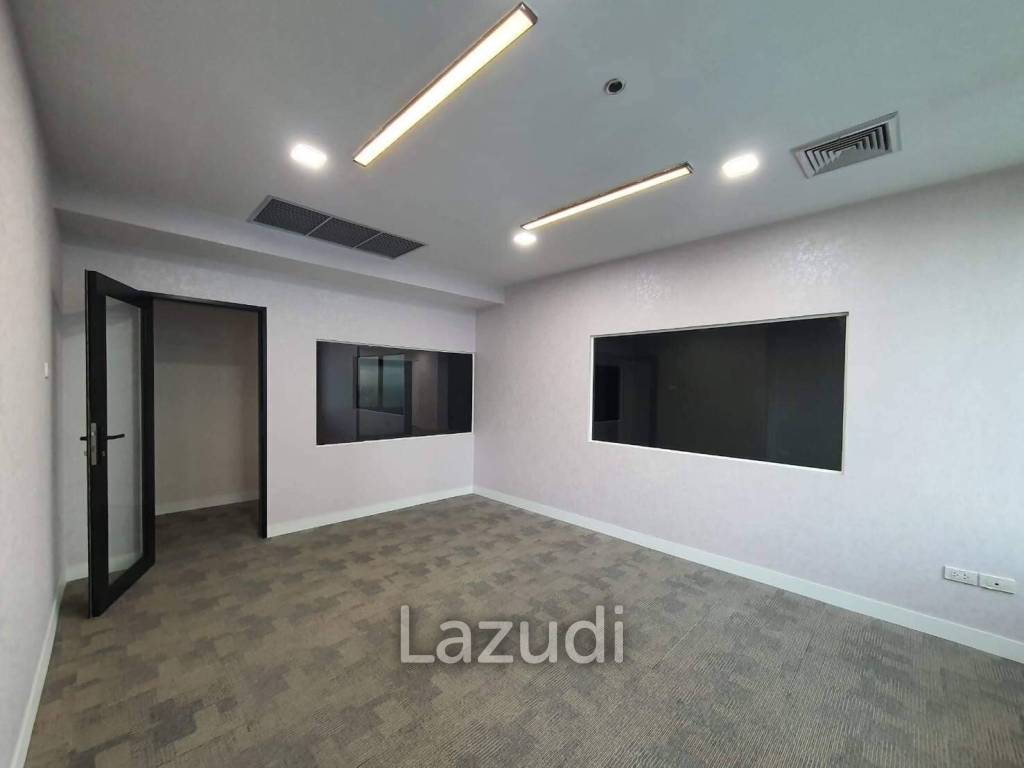 Premium Office Space for Sale in Huaykwang