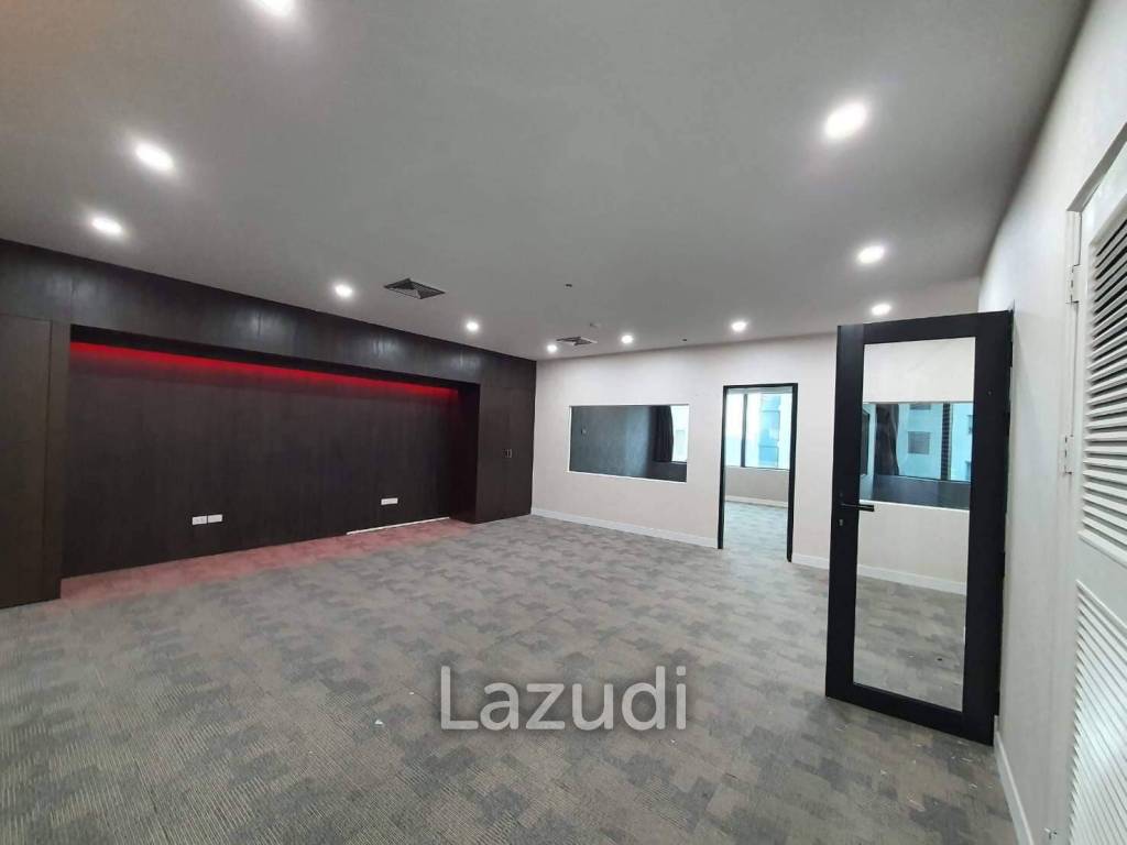 Premium Office Space for Sale in Huaykwang