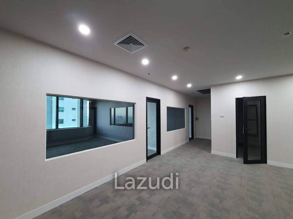 Premium Office Space for Sale in Huaykwang