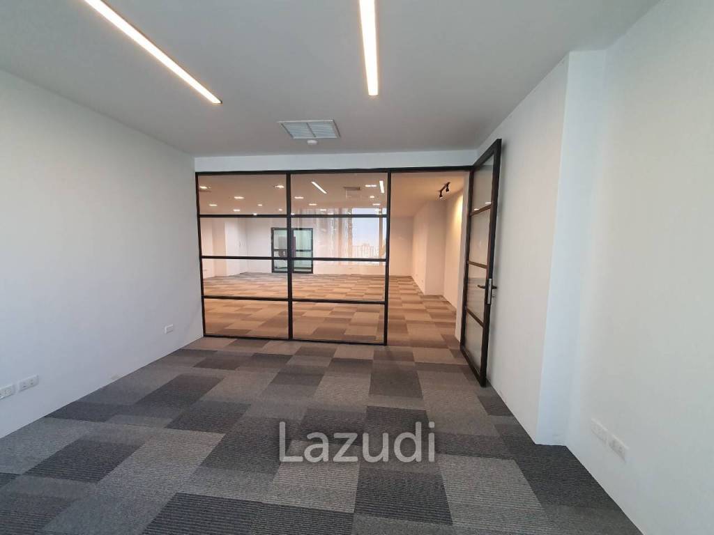 Premium Office Space for Sale in Huaykwang