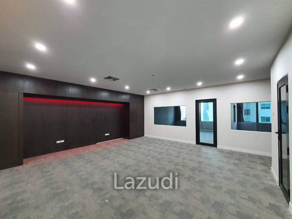 Premium Office Space for Sale in Huaykwang