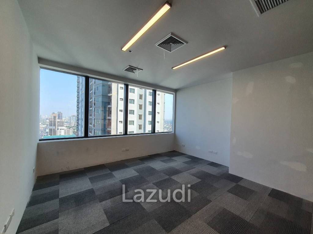 Premium Office Space for Sale in Huaykwang